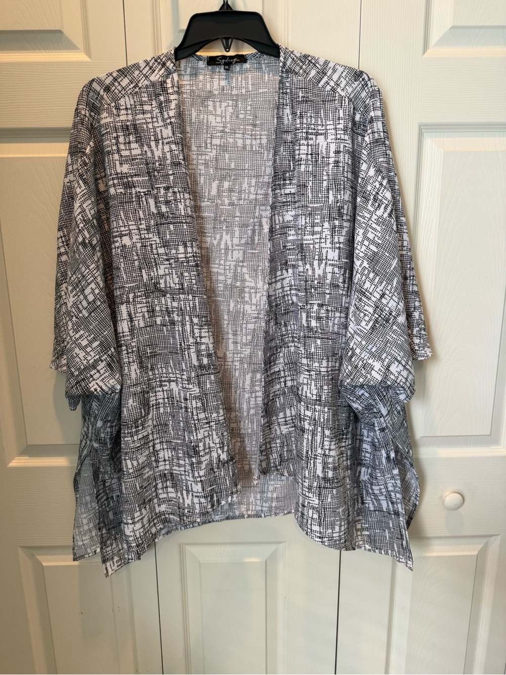 # Black & White 1X Open Front Textured Kimono Jacket